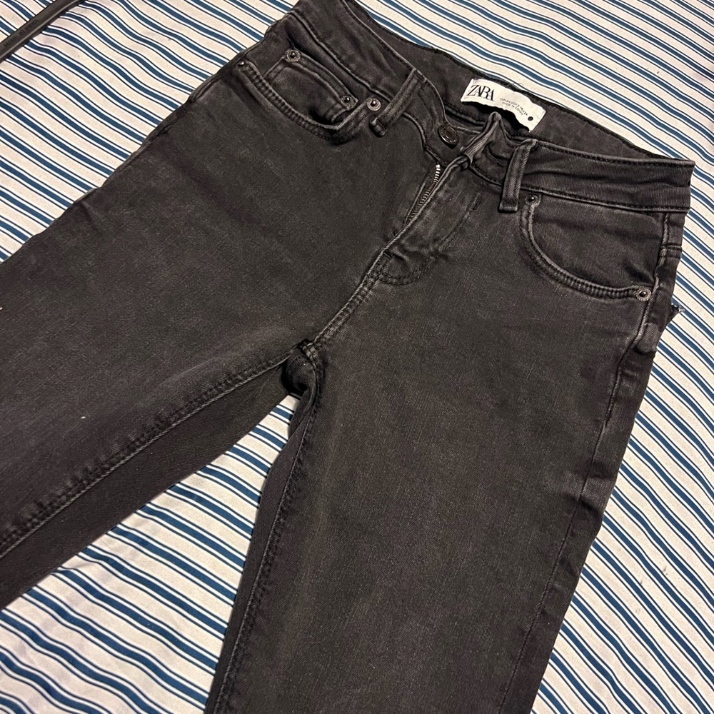 Black mid waist jeans from Zara